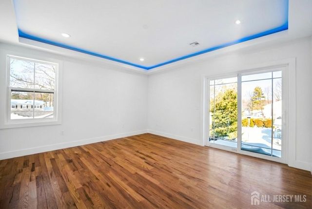 24 Norton Street, Edison, NJ 08820