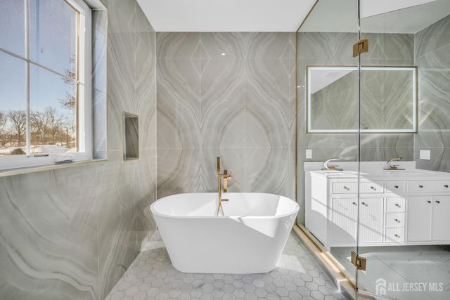 24 Norton Street, Edison, NJ 08820