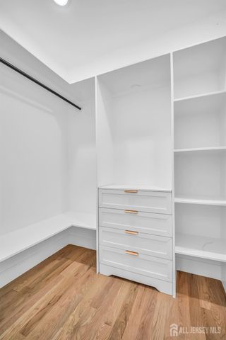 24 Norton Street, Edison, NJ 08820