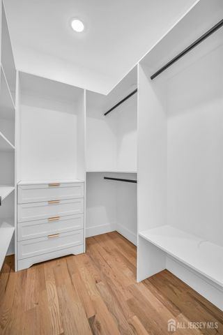 24 Norton Street, Edison, NJ 08820