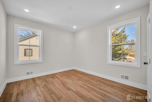 24 Norton Street, Edison, NJ 08820