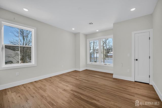 24 Norton Street, Edison, NJ 08820