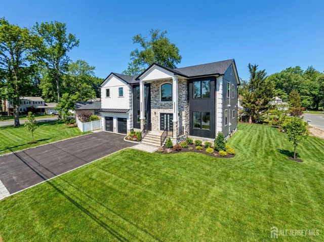 24 Norton Street, Edison, NJ 08820