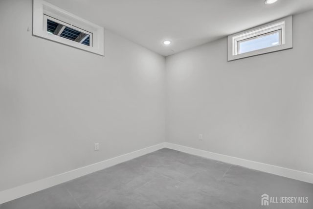 24 Norton Street, Edison, NJ 08820