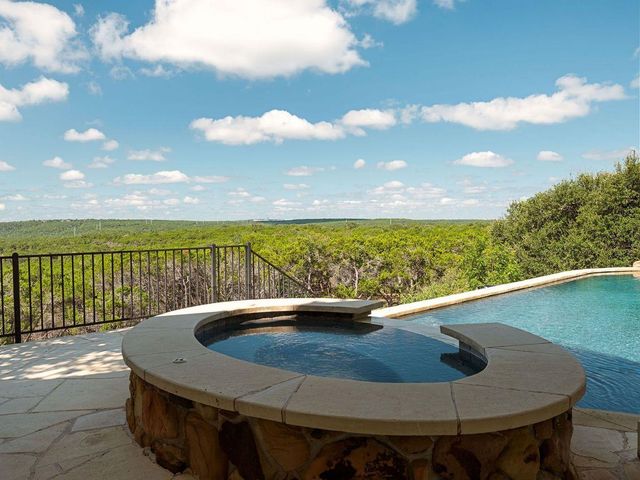7319 Yaupon DR, Austin, TX 78759