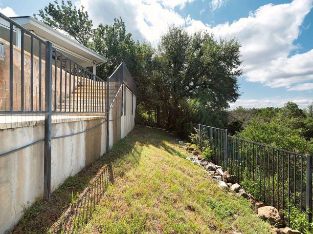 7319 Yaupon DR, Austin, TX 78759