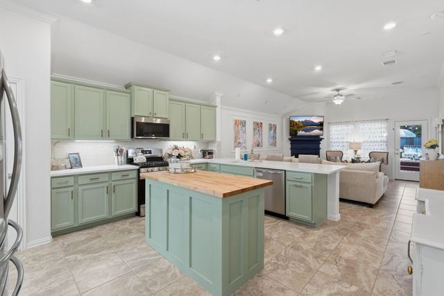 312 Fox Trail Road, Montgomery, TX 77316