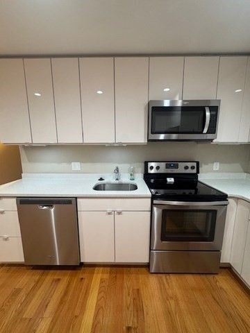 199 Pleasant St 2R, Marblehead, MA 01945