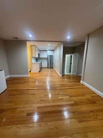 199 Pleasant St 2R, Marblehead, MA 01945