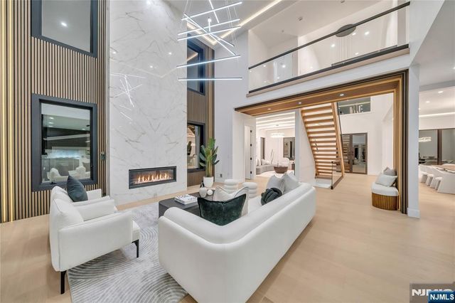 801 Godwin Road, Paramus, NJ 07652