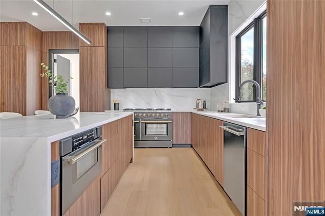801 Godwin Road, Paramus, NJ 07652