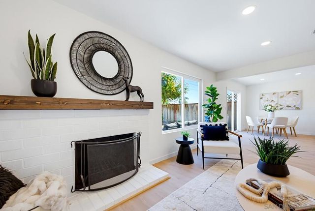 4502 Sierra Morena Ave, Carlsbad, CA 92010
