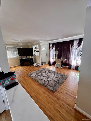 32974 Sheridan Street, Garden City, MI 48135