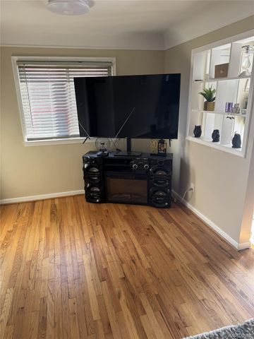 32974 Sheridan Street, Garden City, MI 48135