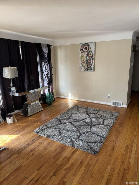 32974 Sheridan Street, Garden City, MI 48135