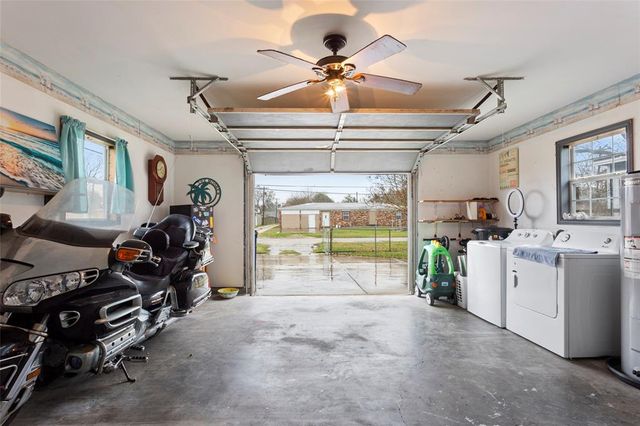 329 17th Avenue N, Texas City, TX 77590