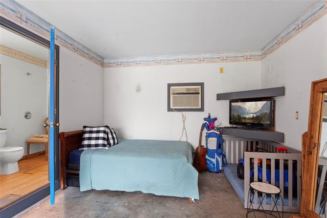 329 17th Avenue N, Texas City, TX 77590