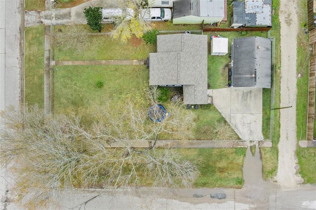 329 17th Avenue N, Texas City, TX 77590