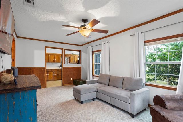 329 17th Avenue N, Texas City, TX 77590