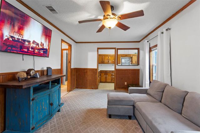 329 17th Avenue N, Texas City, TX 77590