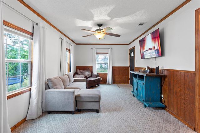329 17th Avenue N, Texas City, TX 77590
