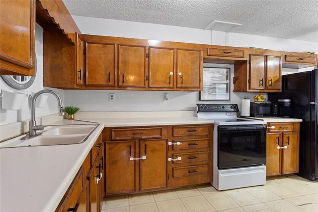 329 17th Avenue N, Texas City, TX 77590