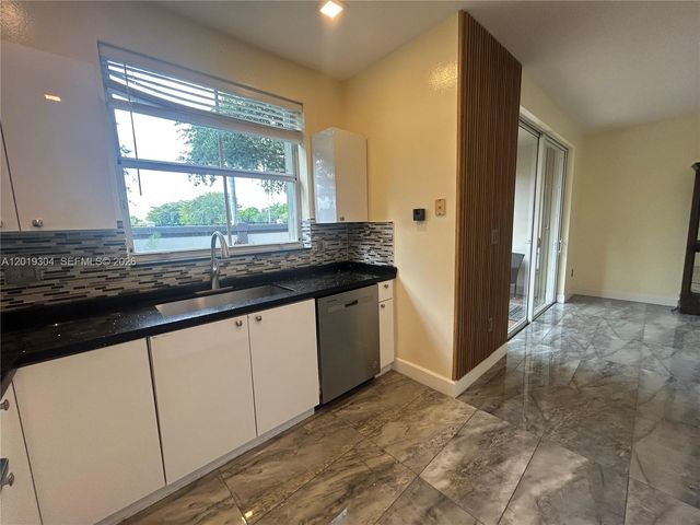 254 Riverwalk Cir, Sunrise, FL 33326