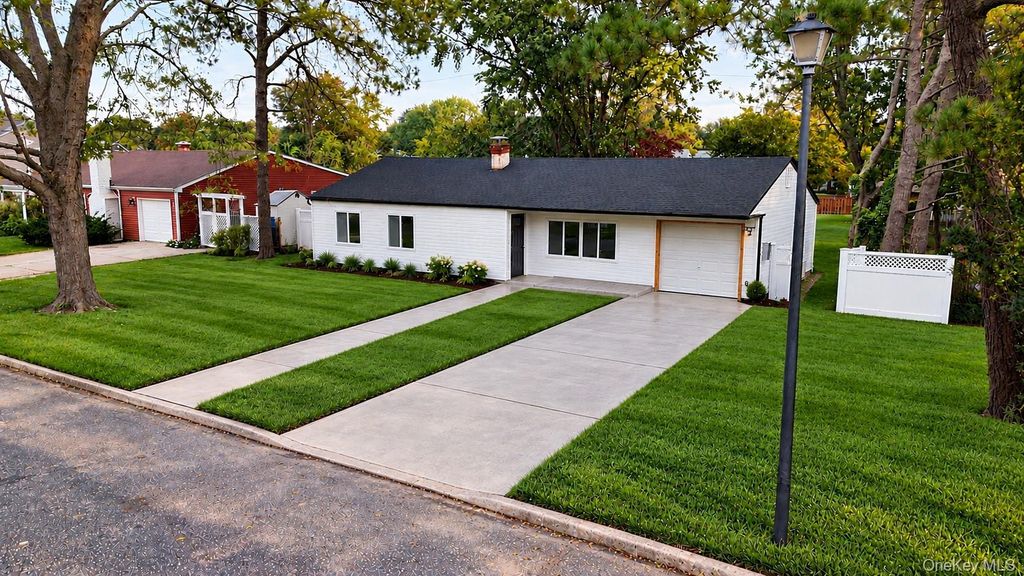 9 Balsam Drive, Medford, NY 11763 — photo 2