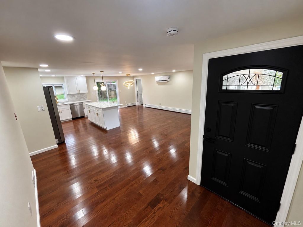 9 Balsam Drive, Medford, NY 11763 — photo 4