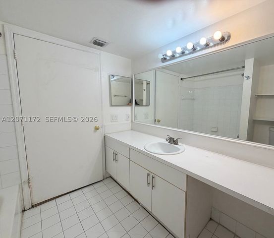 470 S Park Rd 7-207, Hollywood, FL 33021
