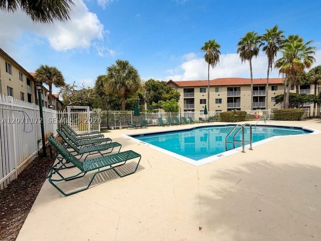 470 S Park Rd 7-207, Hollywood, FL 33021