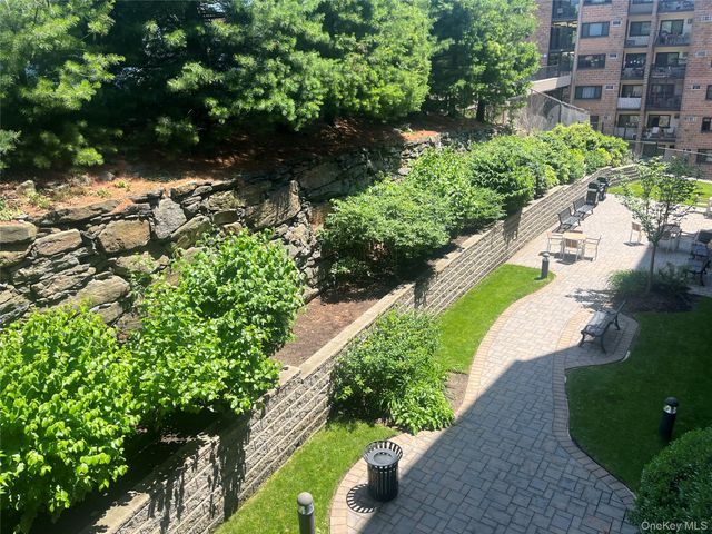 40 Jackson Avenue 2H, Eastchester, NY 10709