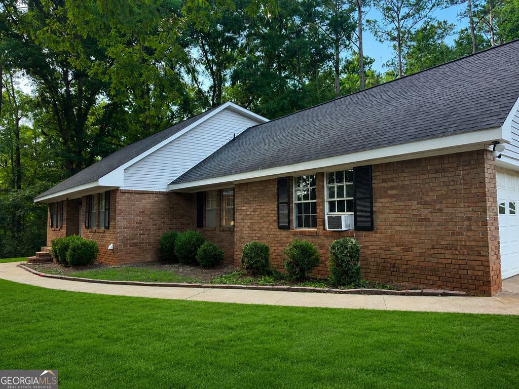 300 Cheyenne Drive, Lagrange, GA 30240