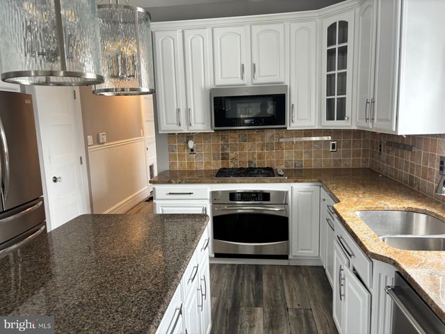 283 CEDAR RD, Mullica Hill, NJ 08062