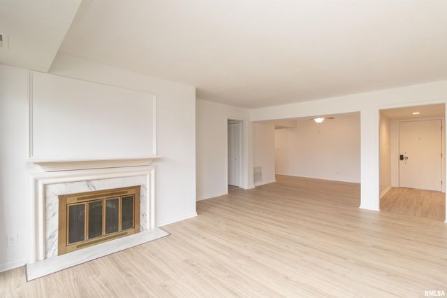 4900 N Knoxville Ave Apt 111A, Peoria, IL 61614