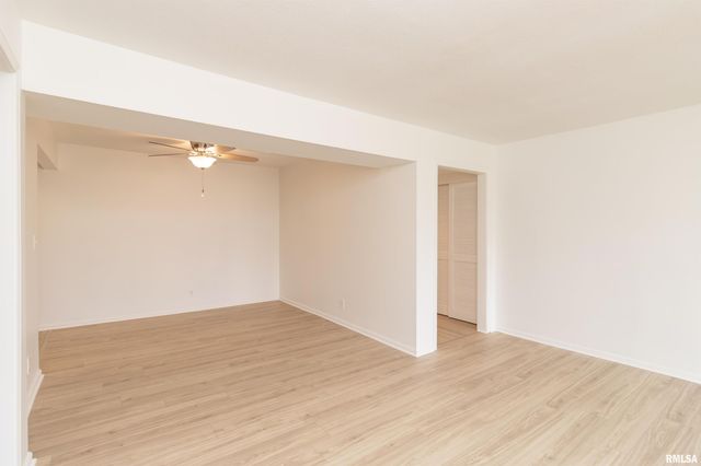 4900 N Knoxville Ave Apt 111A, Peoria, IL 61614