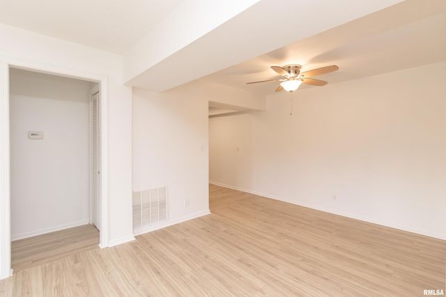 4900 N Knoxville Ave Apt 111A, Peoria, IL 61614