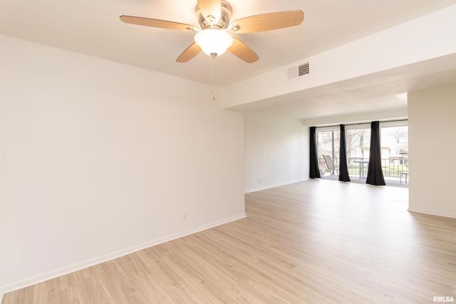 4900 N Knoxville Ave Apt 111A, Peoria, IL 61614