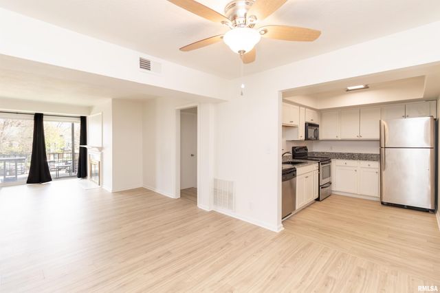 4900 N Knoxville Ave Apt 111A, Peoria, IL 61614