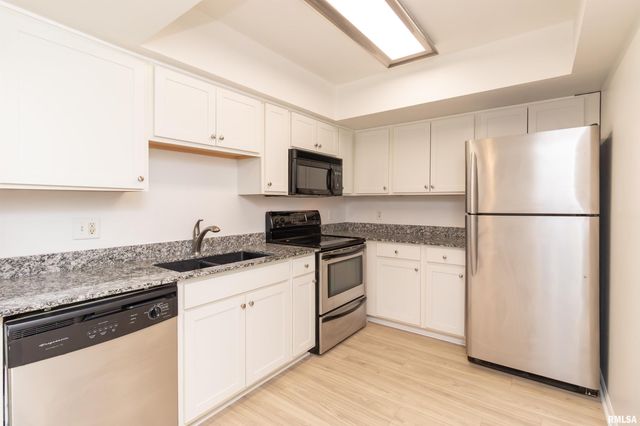 4900 N Knoxville Ave Apt 111A, Peoria, IL 61614