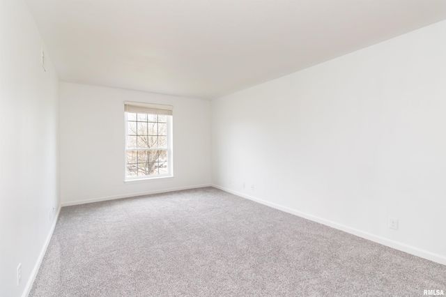 4900 N Knoxville Ave Apt 111A, Peoria, IL 61614