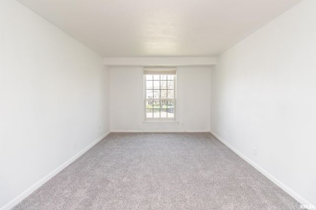 4900 N Knoxville Ave Apt 111A, Peoria, IL 61614