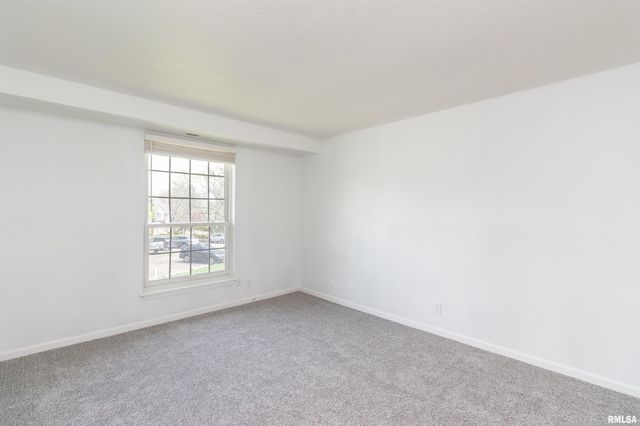 4900 N Knoxville Ave Apt 111A, Peoria, IL 61614