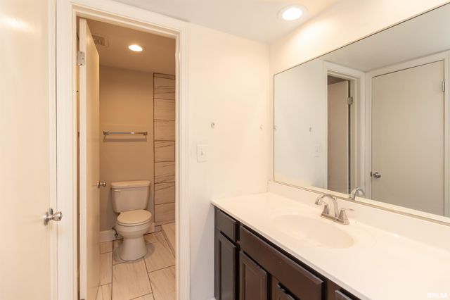 4900 N Knoxville Ave Apt 111A, Peoria, IL 61614