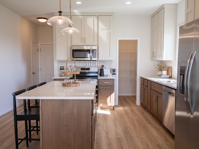311 Lionheart Drive, Horace, ND 58047