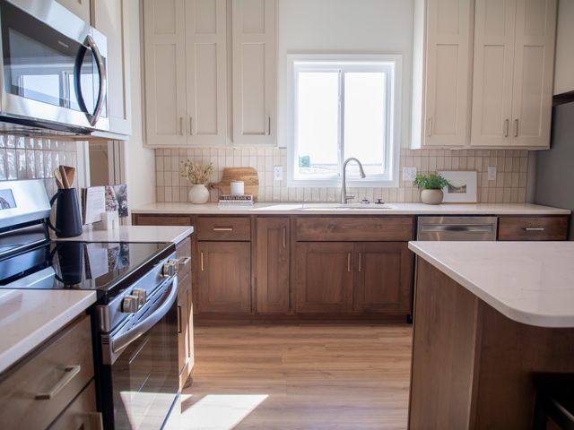 311 Lionheart Drive, Horace, ND 58047