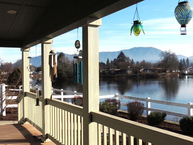 303 Kingsley Drive, Grants Pass, OR 97526