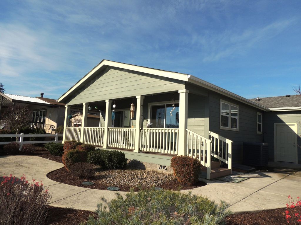 303 Kingsley Drive, Grants Pass, OR 97526