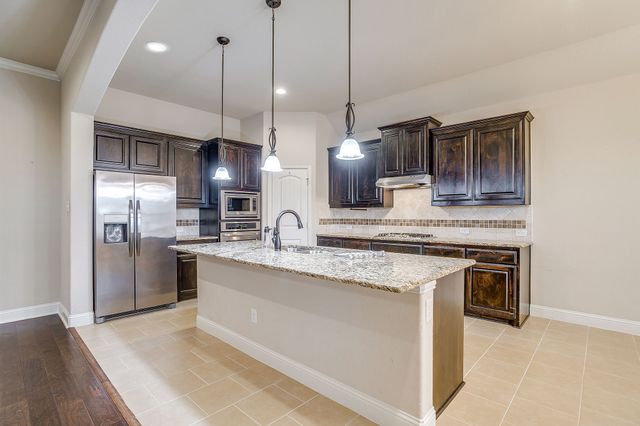 200 Hawks Ridge Trail, Burleson, TX 76028
