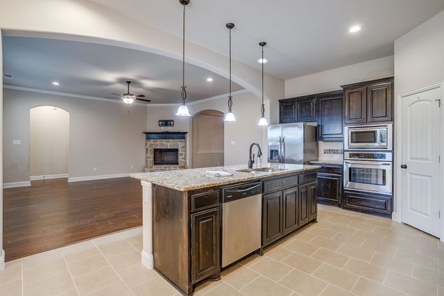 200 Hawks Ridge Trail, Burleson, TX 76028